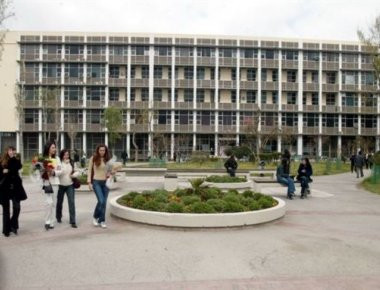 Κουκουλοφόροι επιτέθηκαν με ρόπαλα σε φοιτητές της ΔΑΠ μέσα στο ΑΠΘ